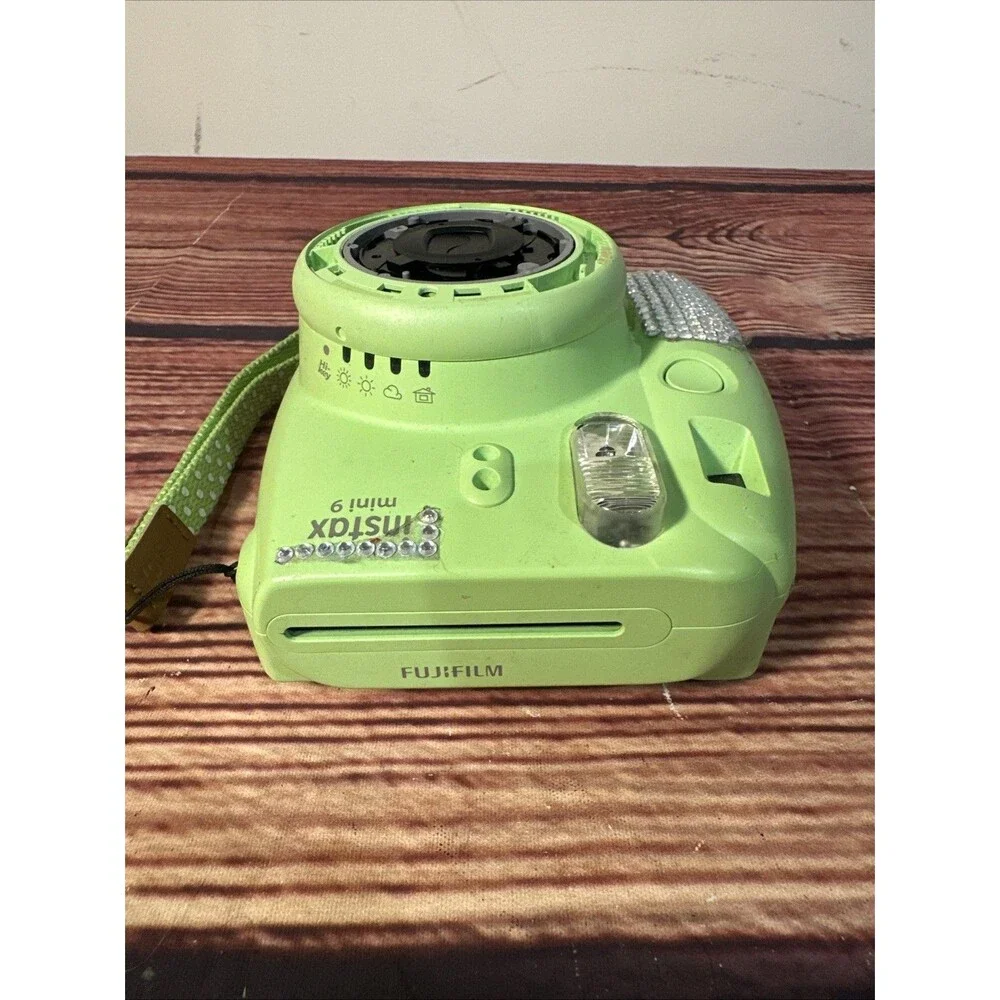 Fuji Instax Mini 9 Fujifilm Instant Film Camera Lime Green - READ